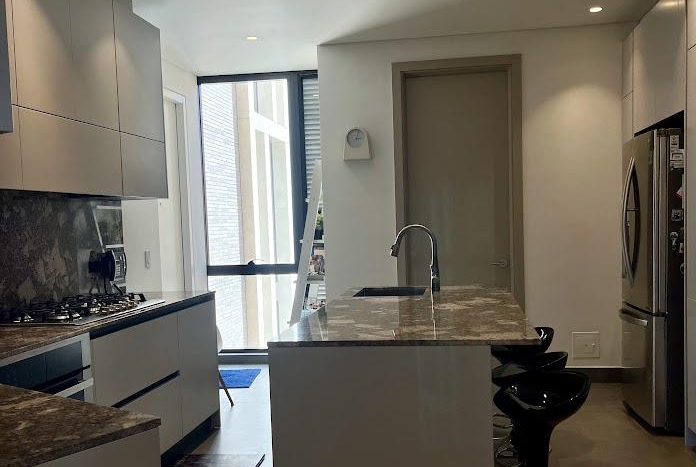 Apartamento sin amoblar de 3 alcobas en Manga · foto 2